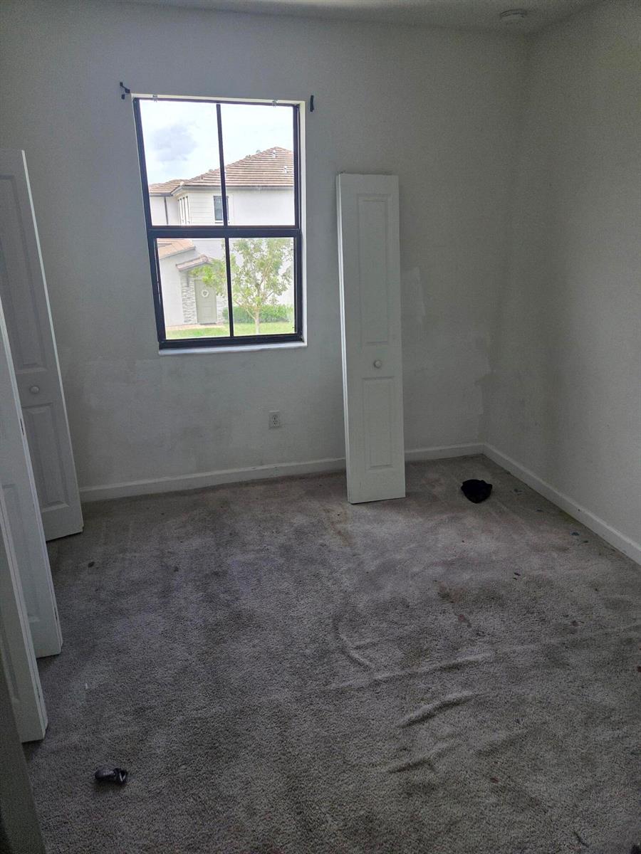 Ver detalles 23317 3 / 1545 sq. ft. $ 2026-04-19 0 foto