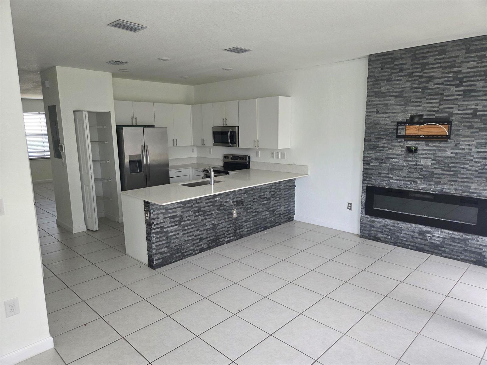 Ver detalles 23317 3 / 1545 sq. ft. $ 2026-04-19 0 foto
