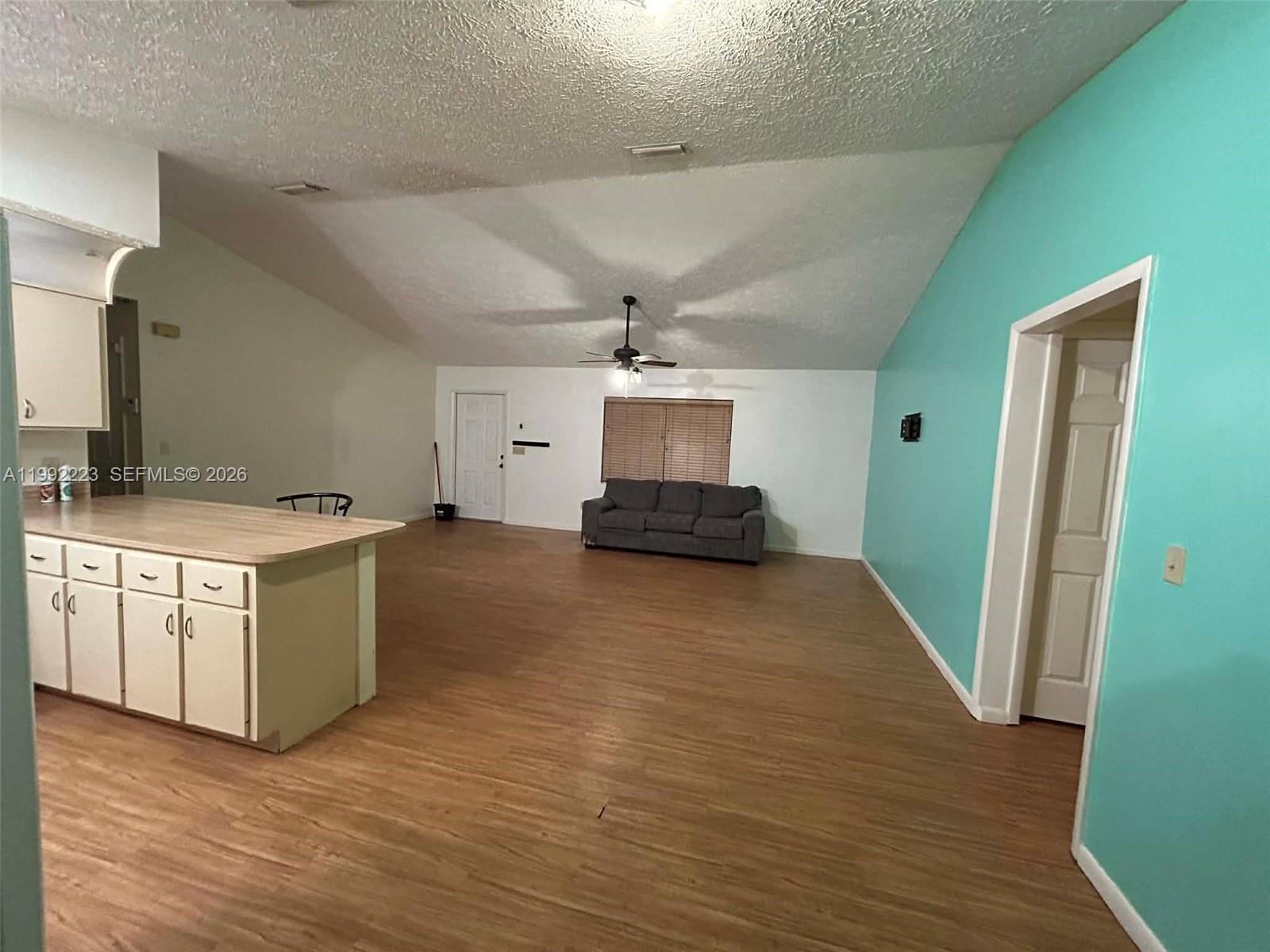Ver detalles 3137 2 / 2 1100 sq. ft. $ 2026-06-02 0 foto