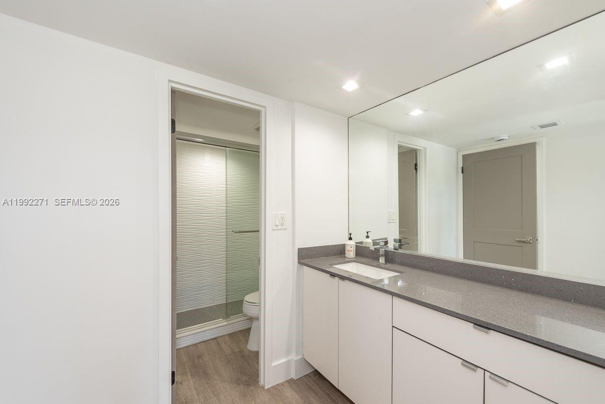See details 210 1 / 2 991 sq. ft. $ 2026-04-23 0 Photo