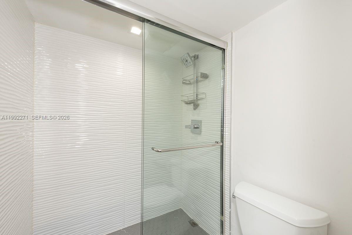 See details 210 1 / 2 991 sq. ft. $ 2026-04-23 0 Photo
