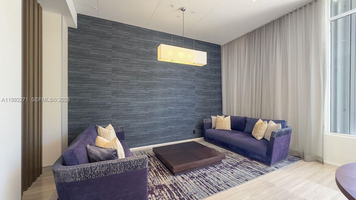 See details 210 1 / 2 991 sq. ft. $ 2026-04-23 0 Photo