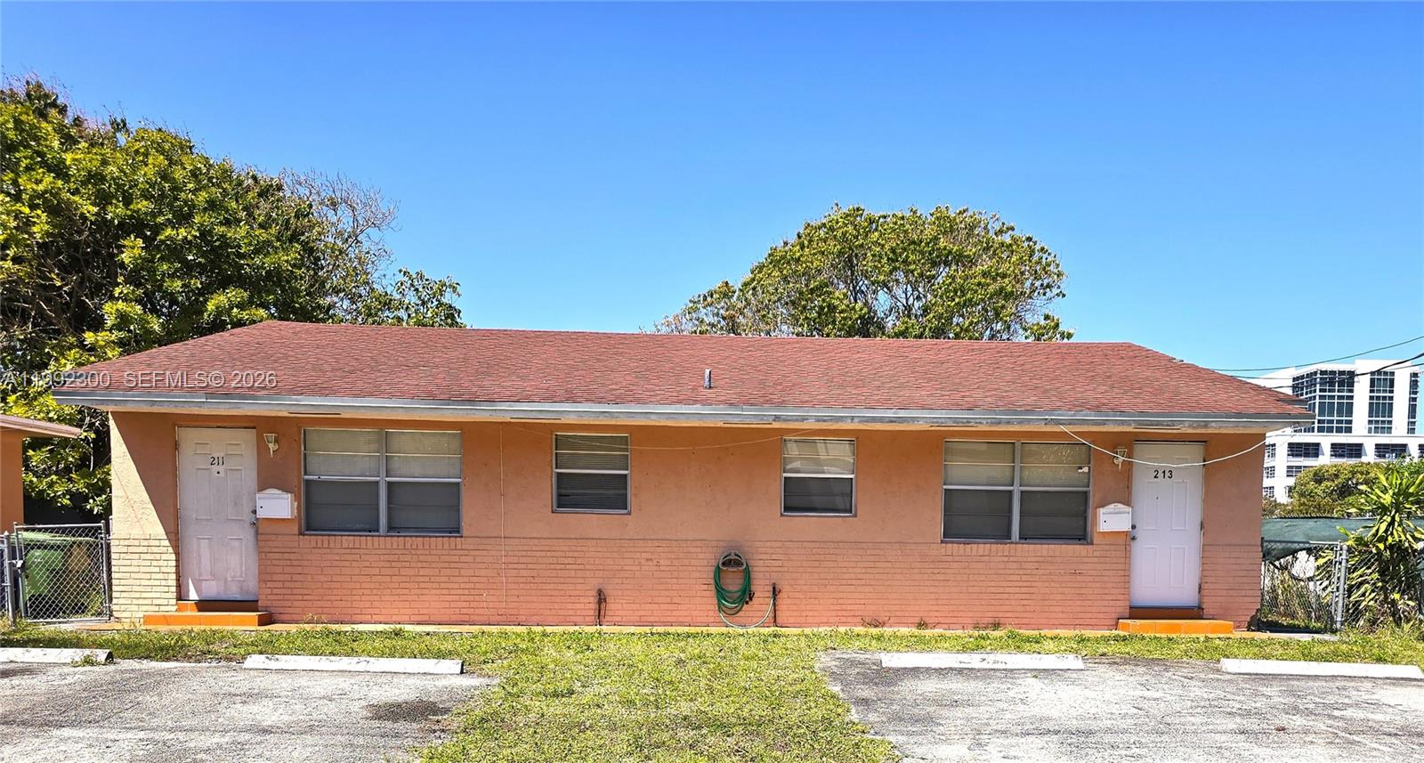   /  1819 кв.футов $ 2026-03-31 0 Фото