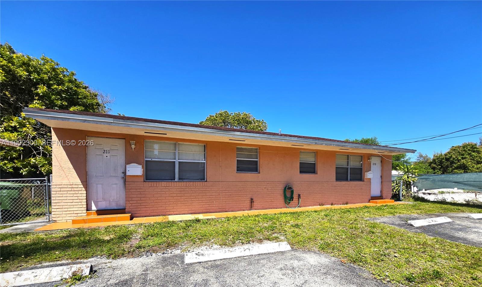   /  1819 кв.футов $ 2026-03-31 0 Фото