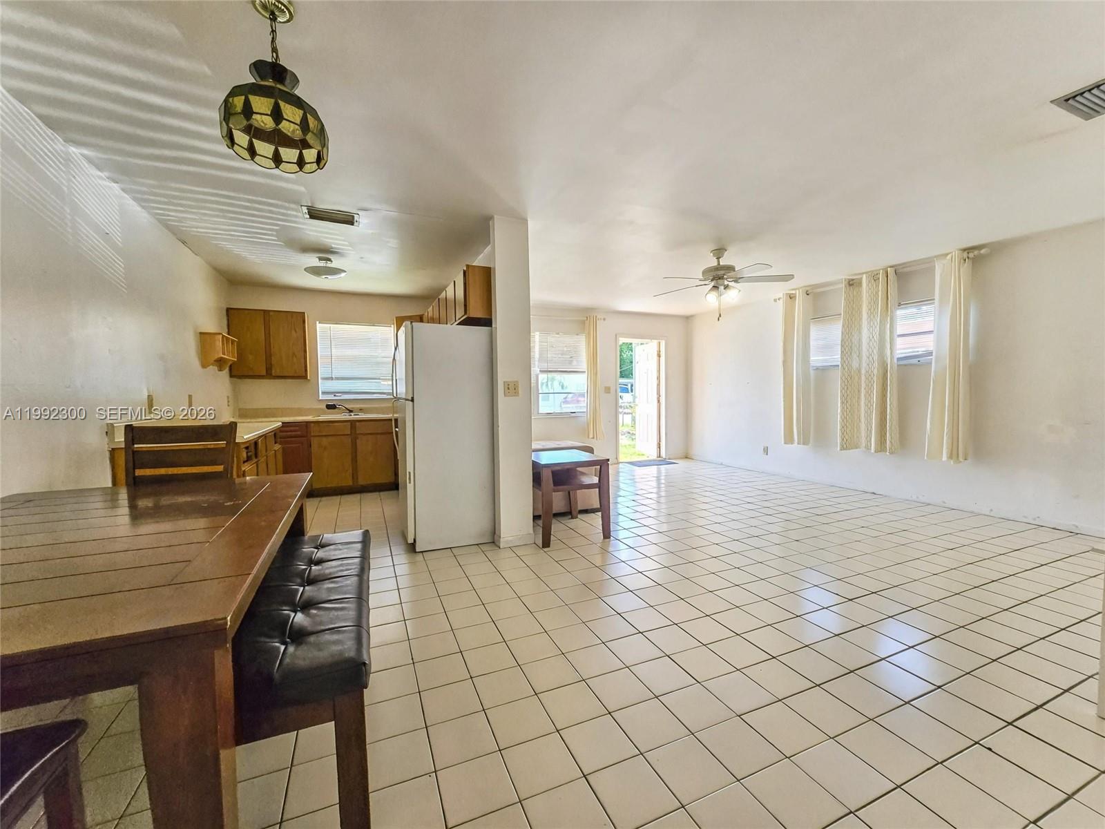   /  1819 кв.футов $ 2026-03-31 0 Фото