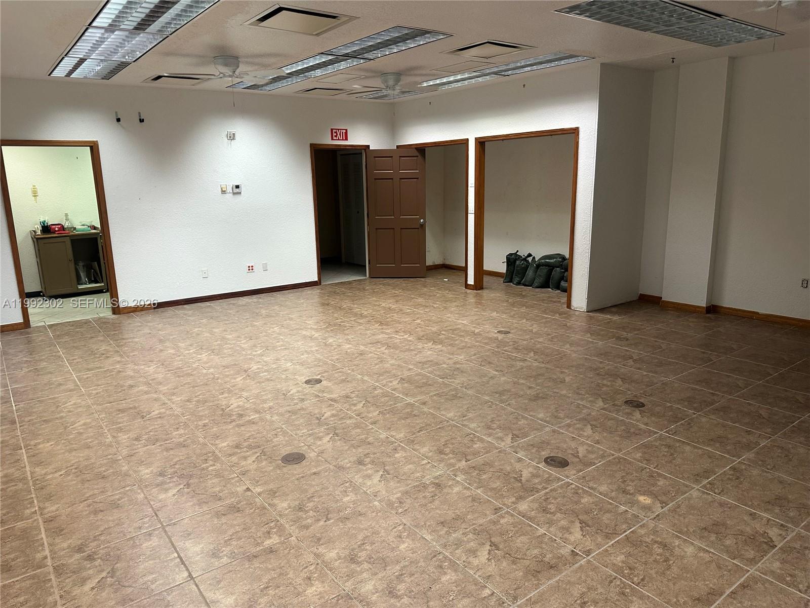   /   sq. ft. $ 2026-03-31 0 foto