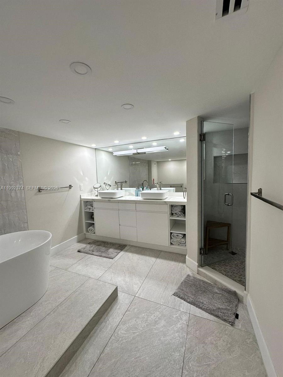 Photo of 2751 Ocean Dr  #508S, Hollywood, Florida, 33019 - 