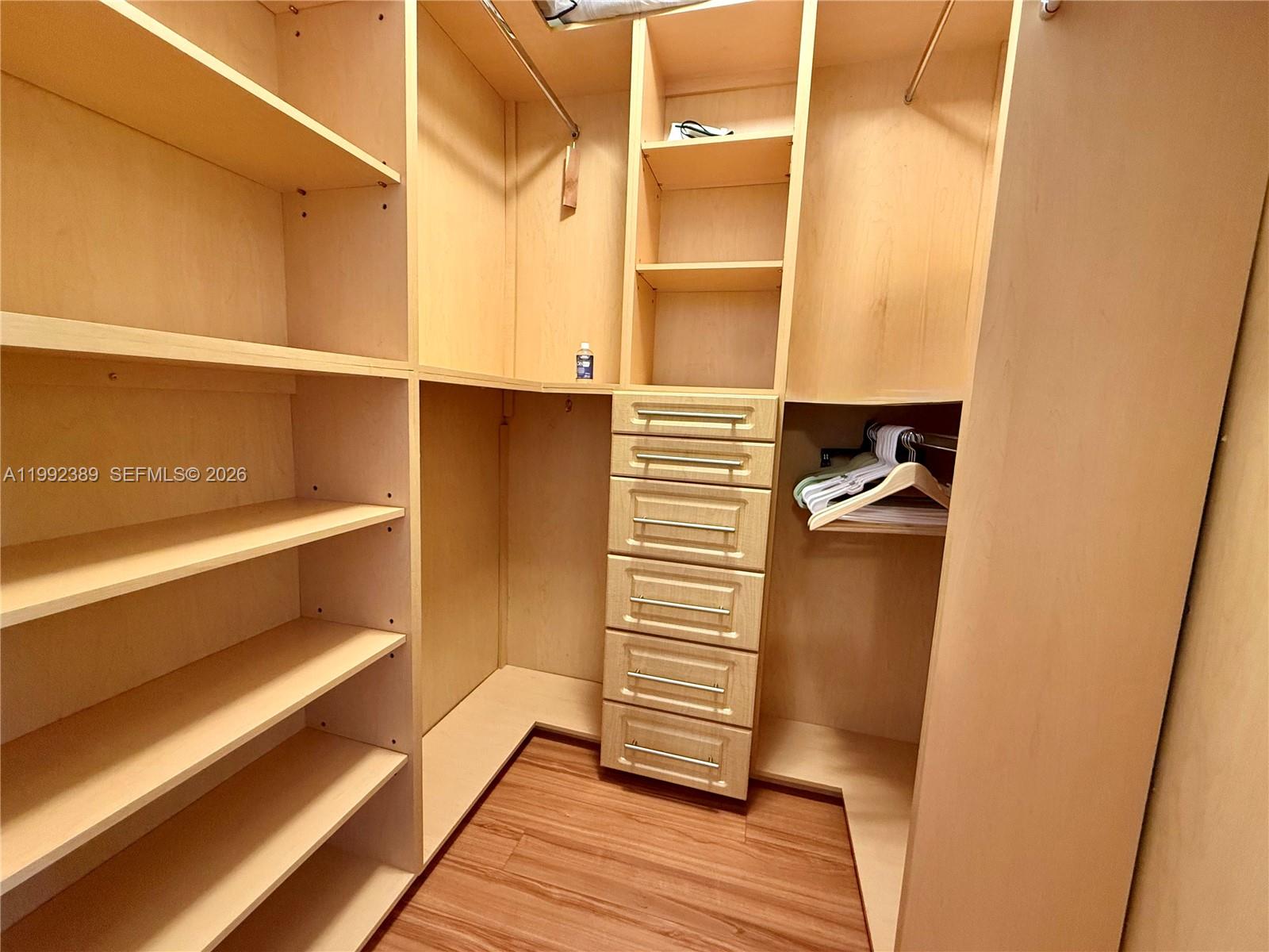 See details 2802 3 / 4 1979 sq. ft. $ 2026-05-27 0 Photo
