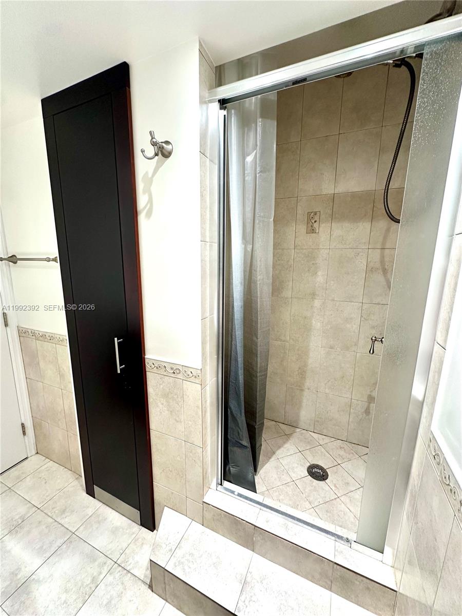 Photo of 1904 Ocean Dr #701, Hallandale Beach, Florida, 33009 - Second Bathroom