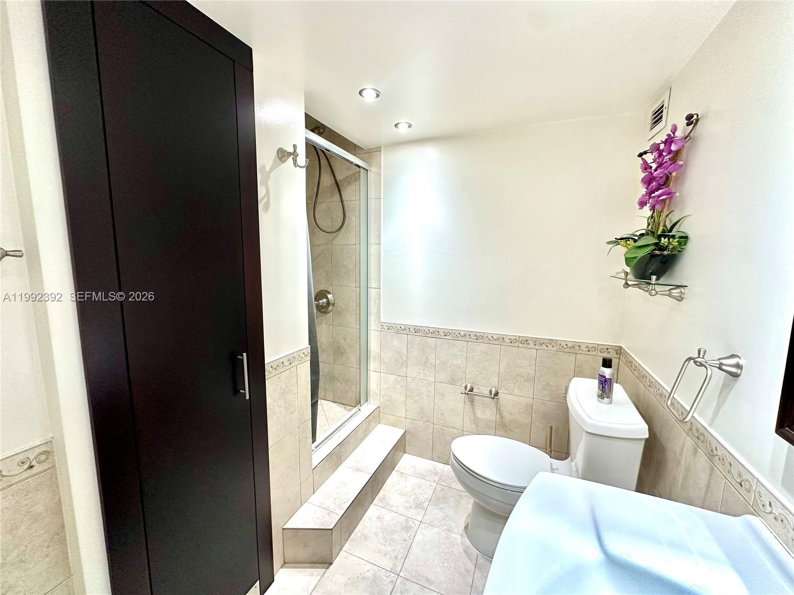 Photo of 1904 Ocean Dr #701, Hallandale Beach, Florida, 33009 - Second Bathroom
