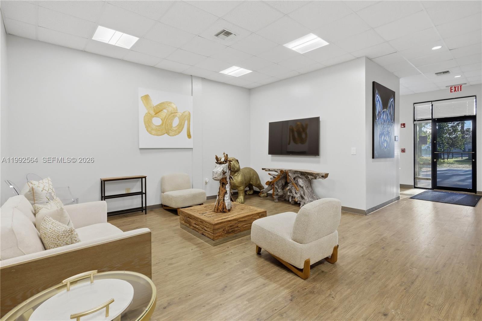   /   кв.футов $ 2026-03-31 0 Фото