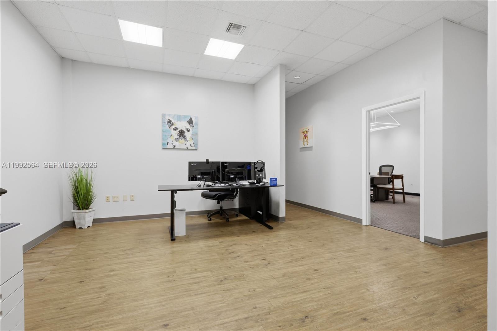   /   кв.футов $ 2026-03-31 0 Фото