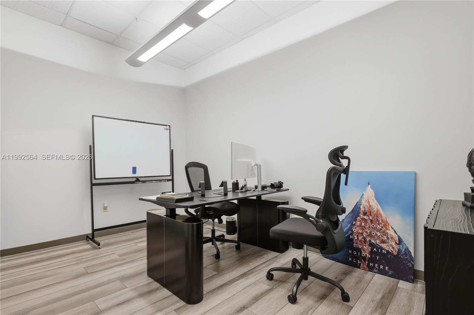   /   кв.футов $ 2026-03-31 0 Фото