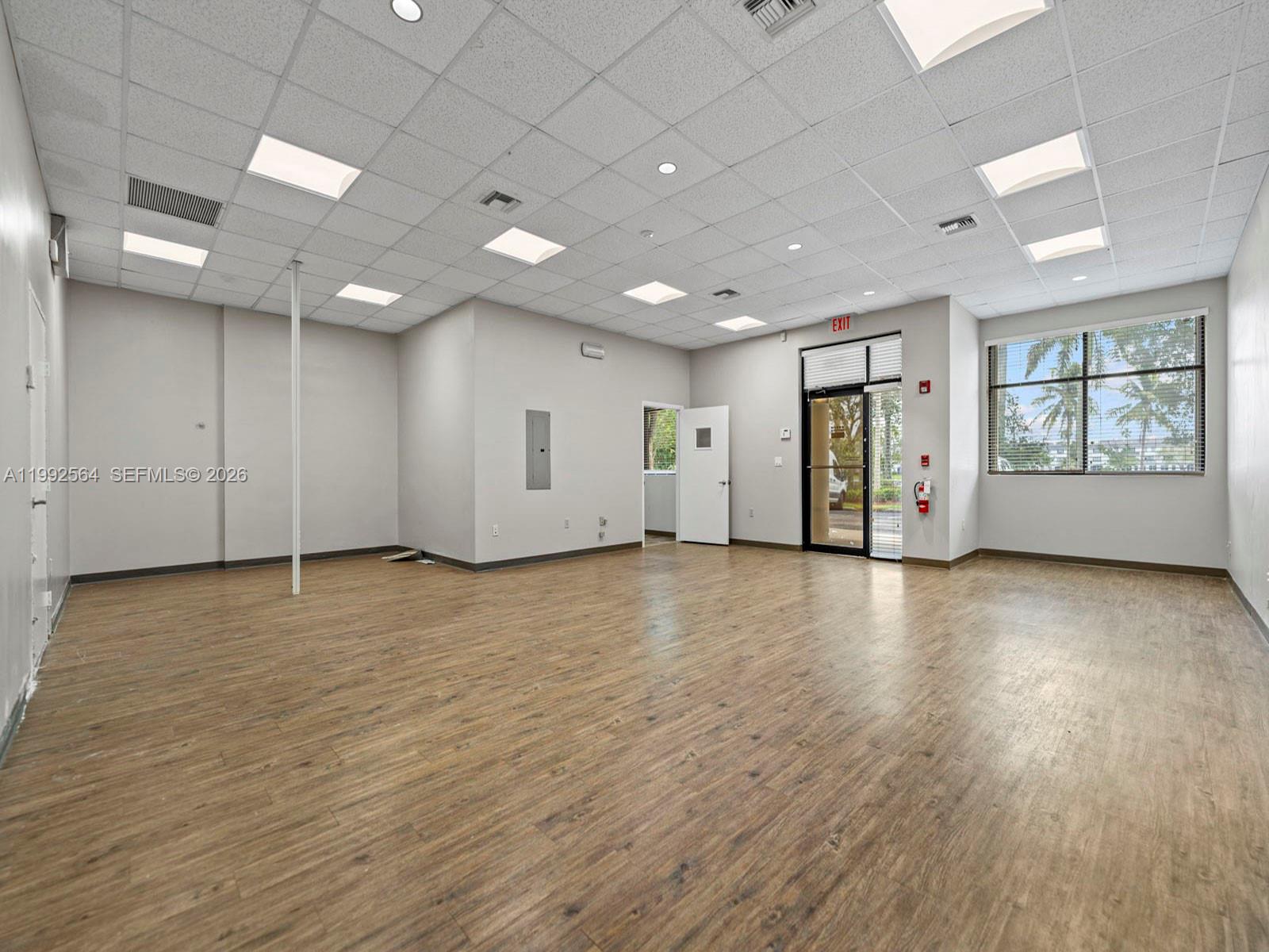   /   кв.футов $ 2026-03-31 0 Фото