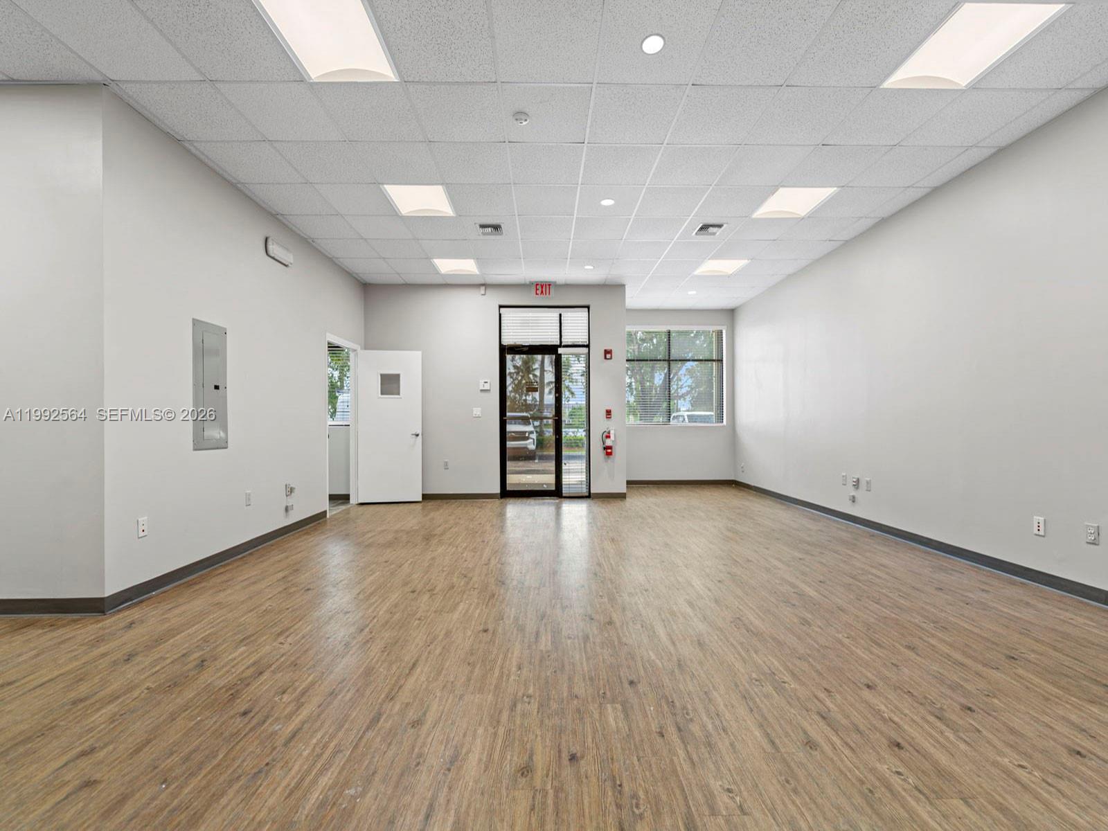   /   кв.футов $ 2026-03-31 0 Фото