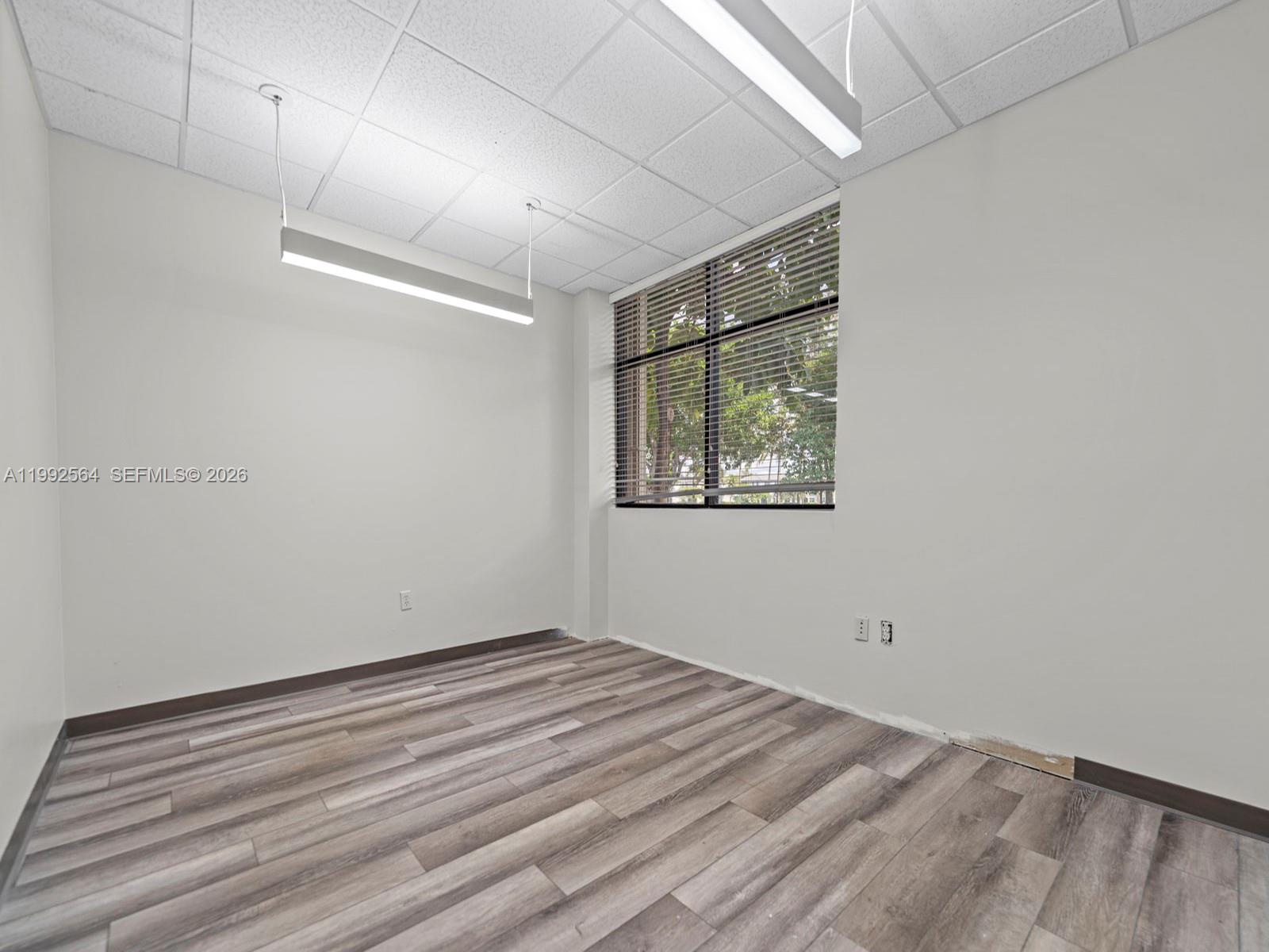   /   кв.футов $ 2026-03-31 0 Фото