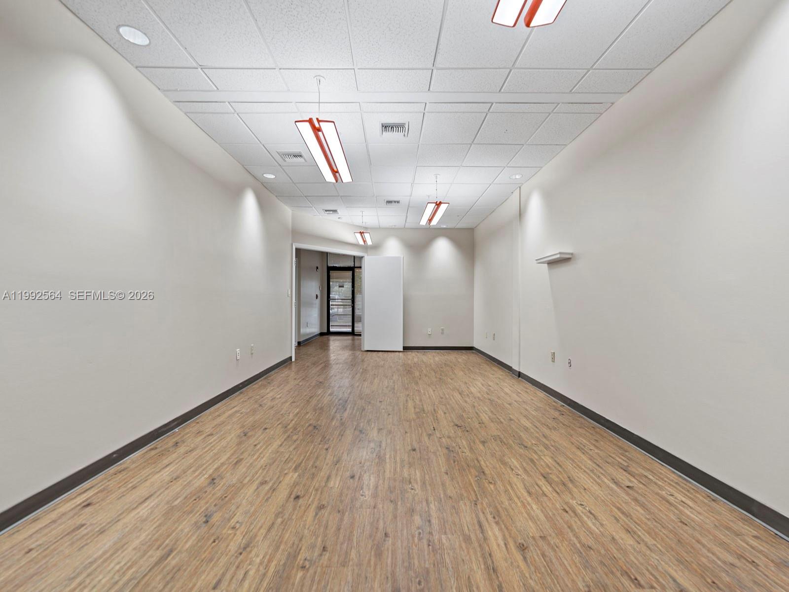   /   кв.футов $ 2026-03-31 0 Фото