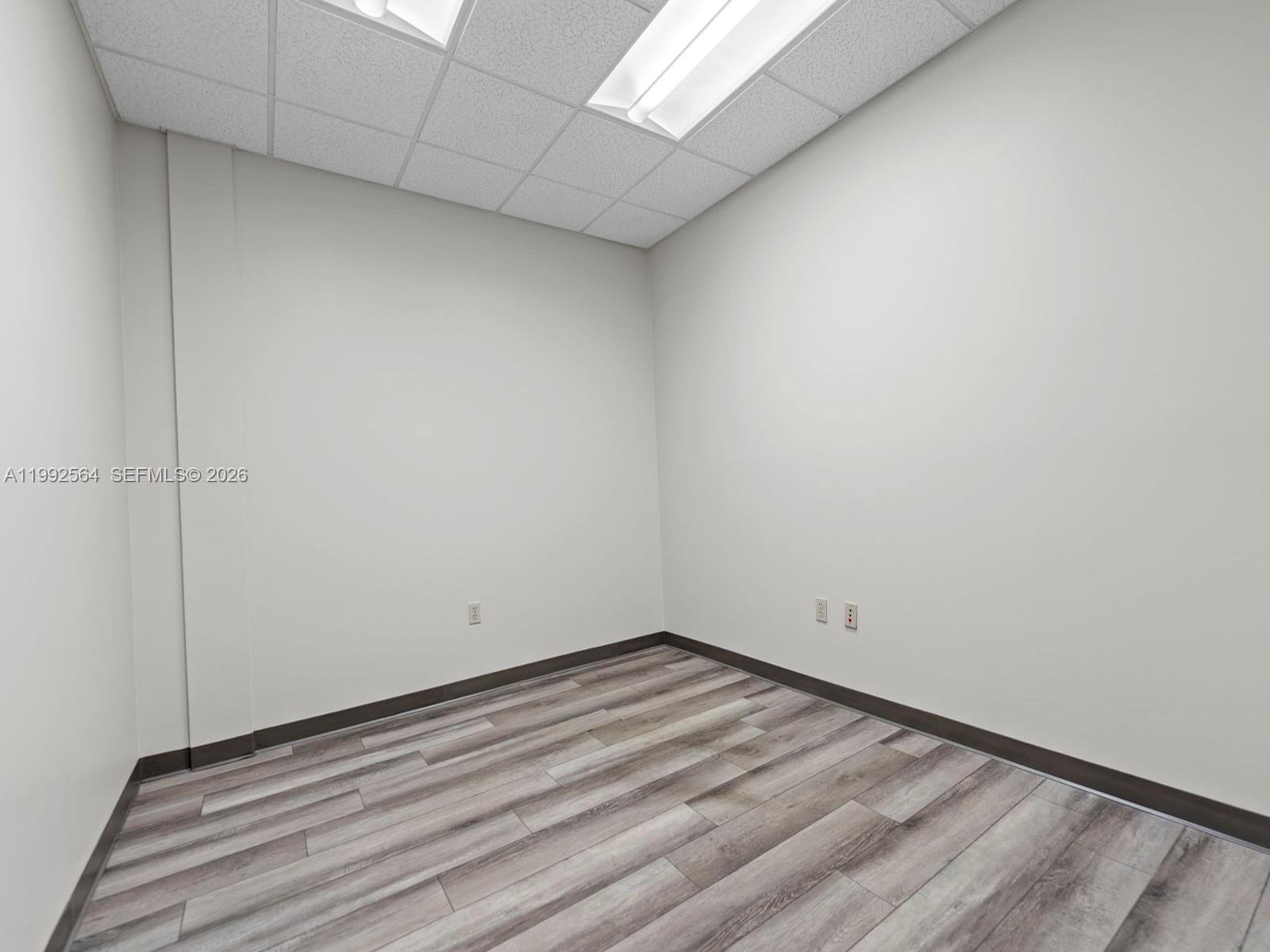   /   кв.футов $ 2026-03-31 0 Фото