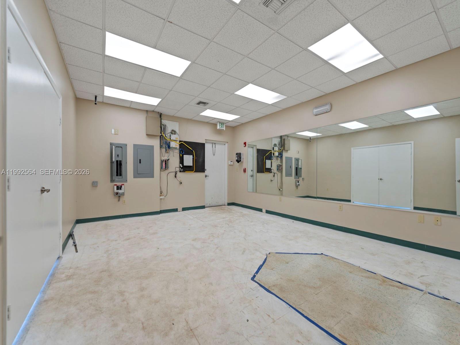   /   кв.футов $ 2026-03-31 0 Фото