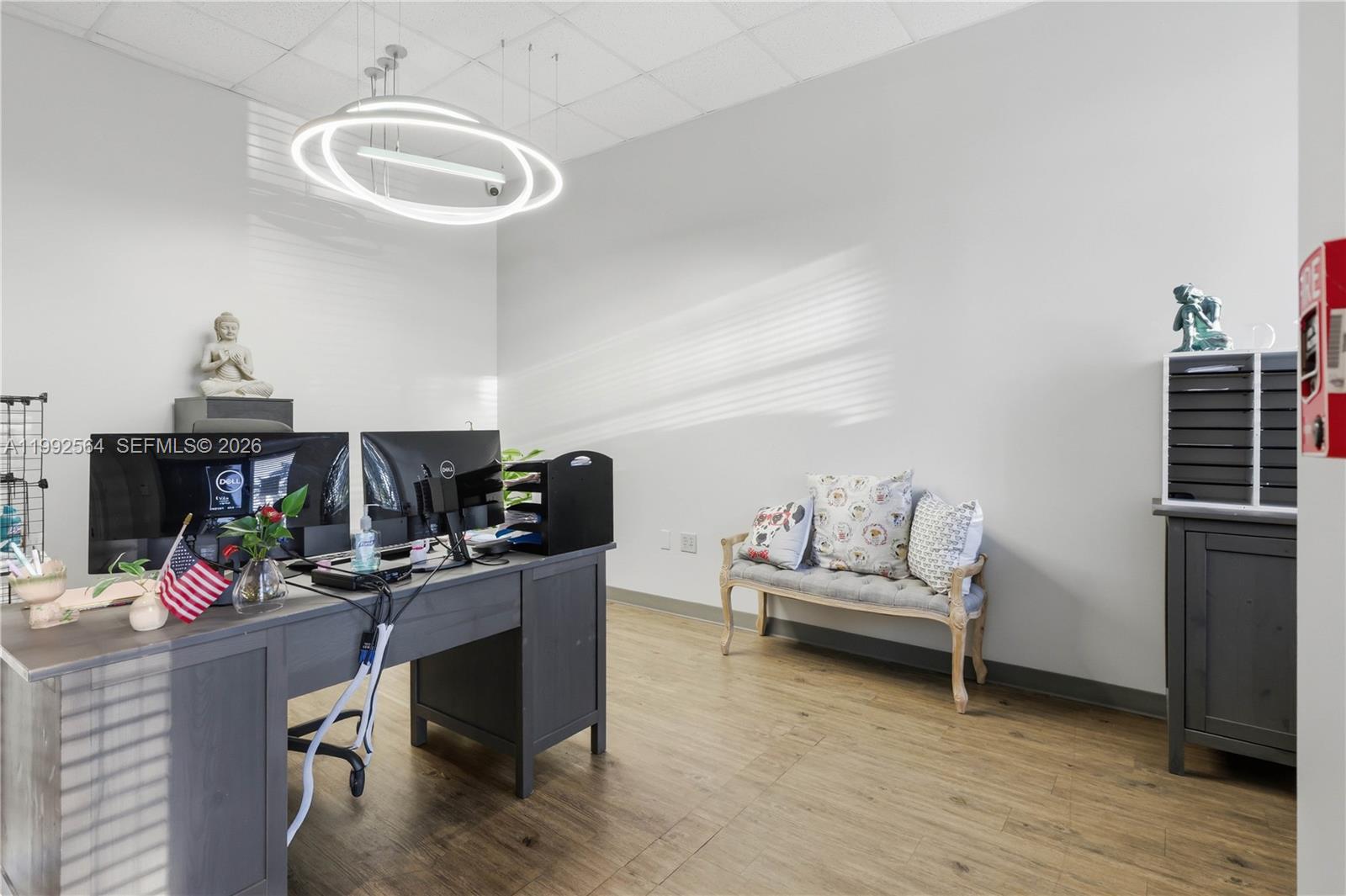   /   кв.футов $ 2026-03-31 0 Фото