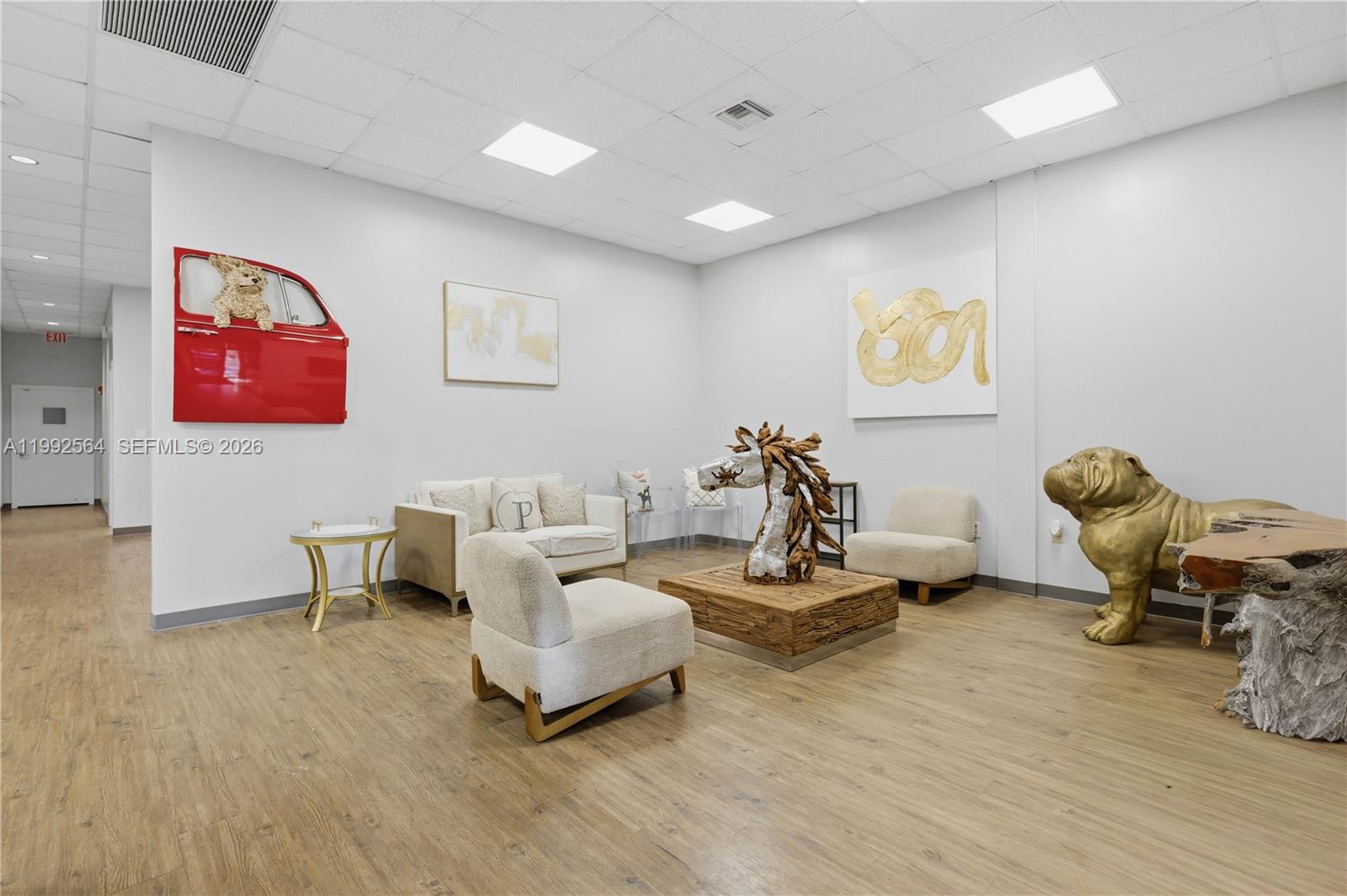   /   кв.футов $ 2026-03-31 0 Фото