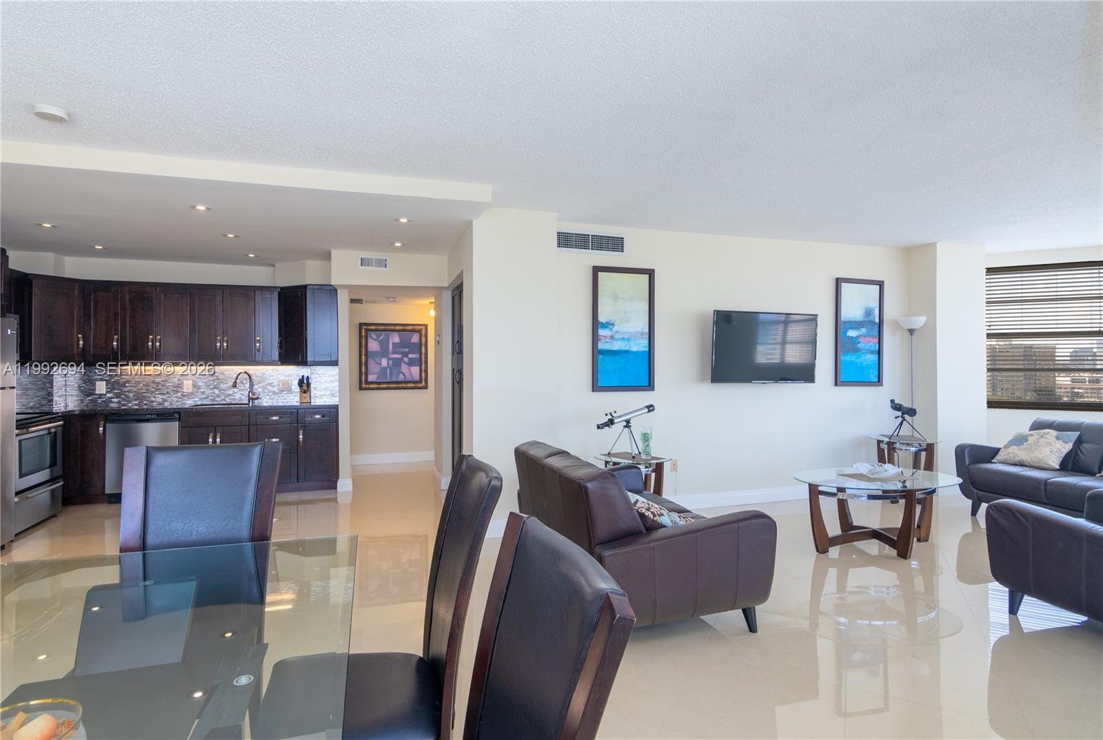 9F 2 / 2 1275 sq. ft. $ 2026-03-31 0 foto