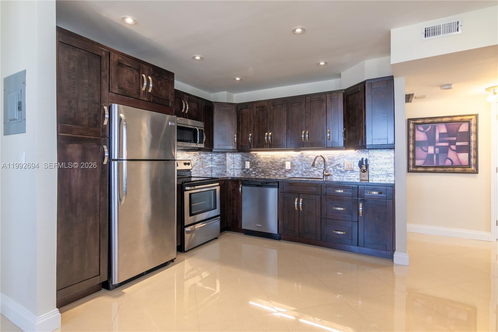 9F 2 / 2 1275 sq. ft. $ 2026-03-31 0 foto