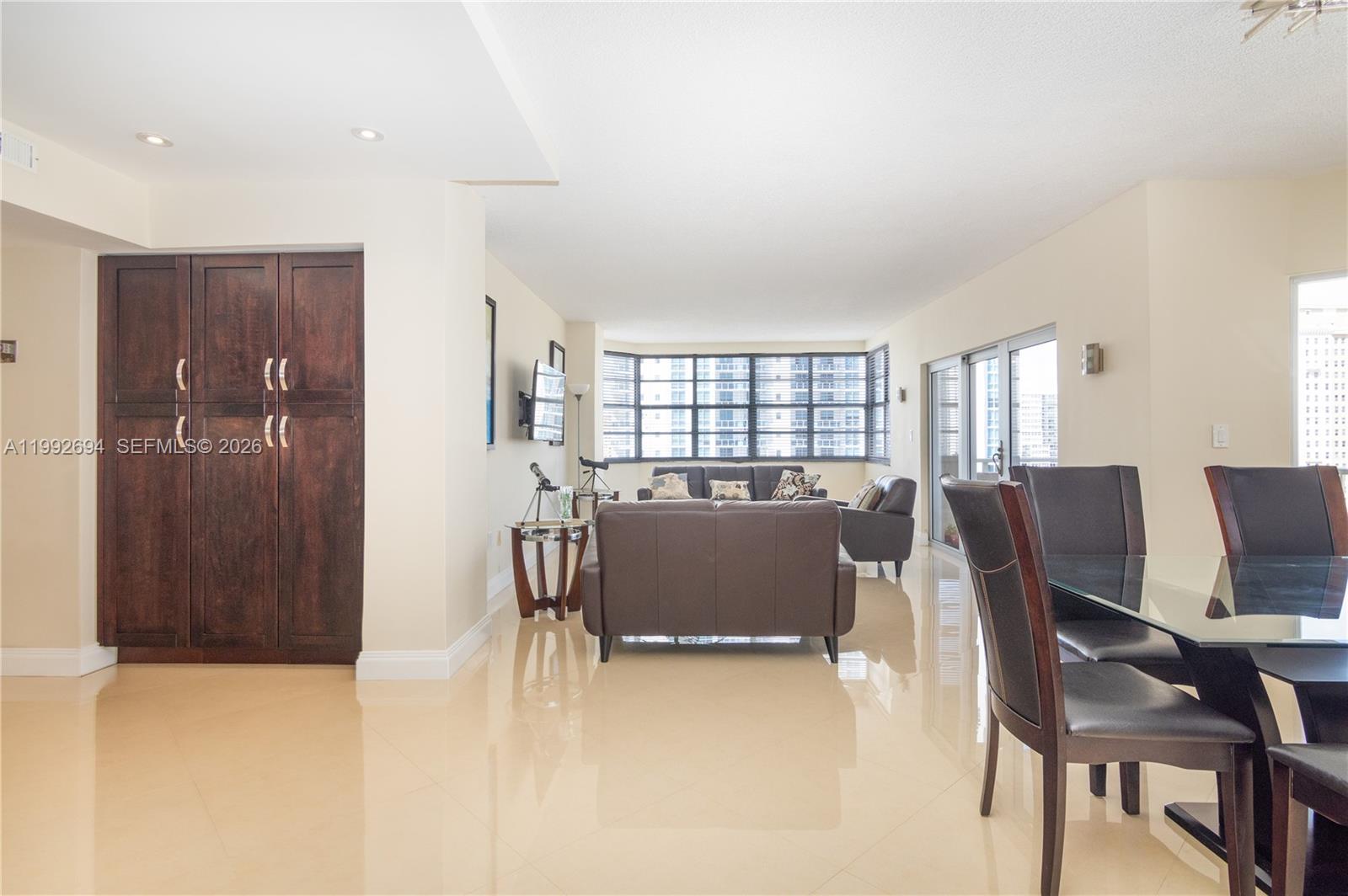 9F 2 / 2 1275 sq. ft. $ 2026-03-31 0 foto