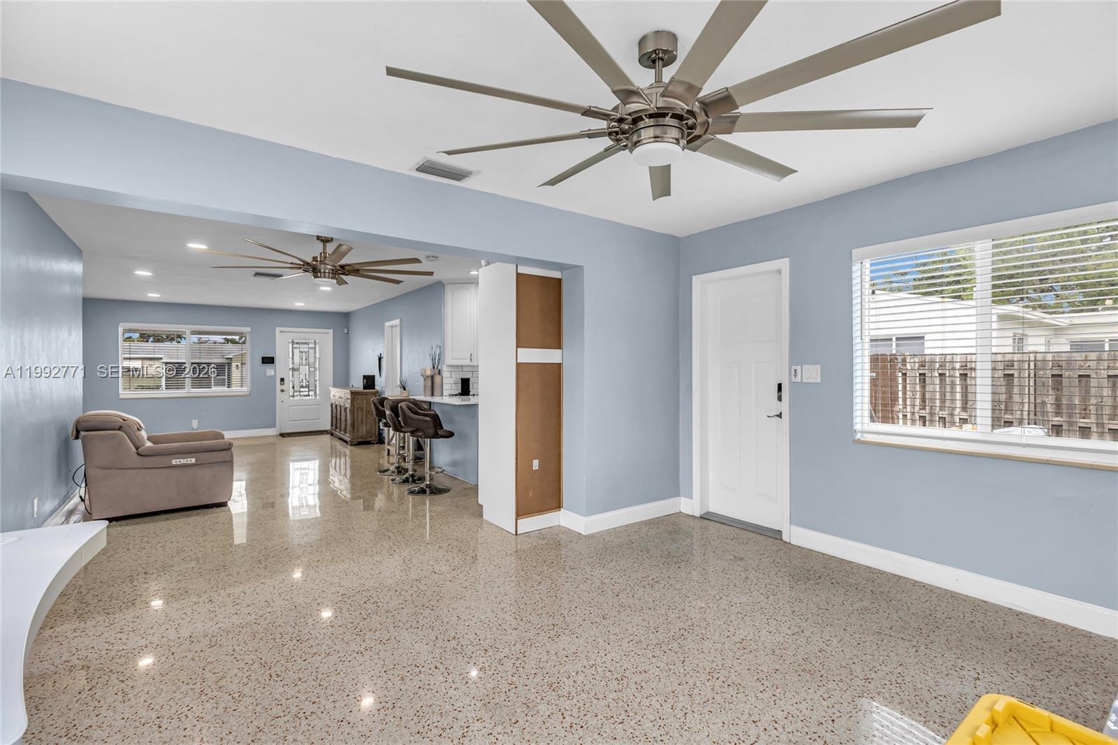 819 2 / 2 1164 sq. ft. $ 2026-03-31 0 Photo