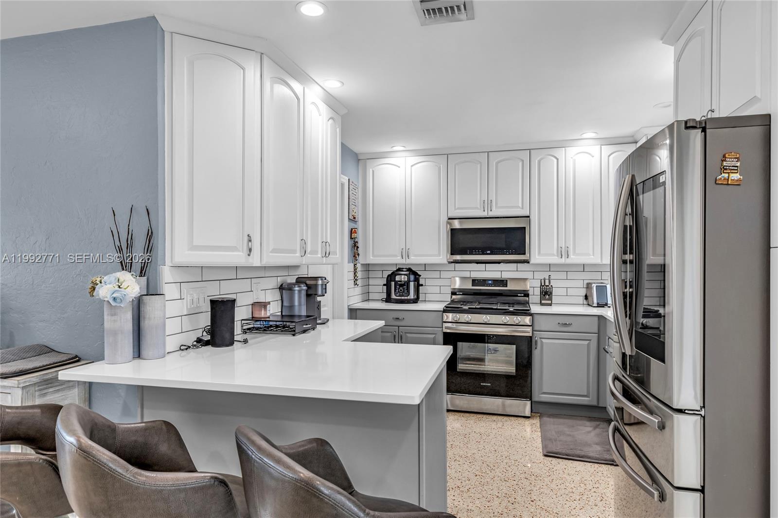 819 2 / 2 1164 sq. ft. $ 2026-03-31 0 Photo