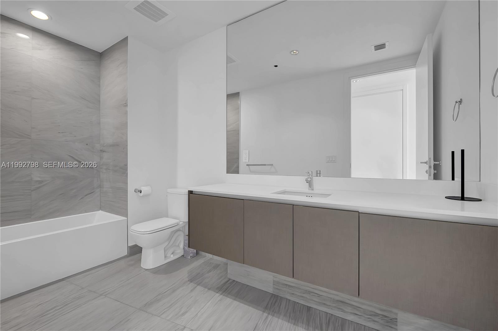 Photo of 3300 188th St  #615, Aventura, Florida, 33180 - 