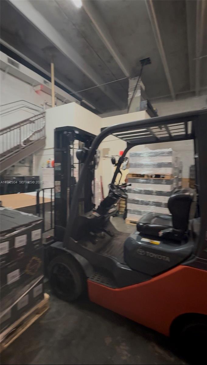   /   кв.футов $ 2026-04-01 0 Фото