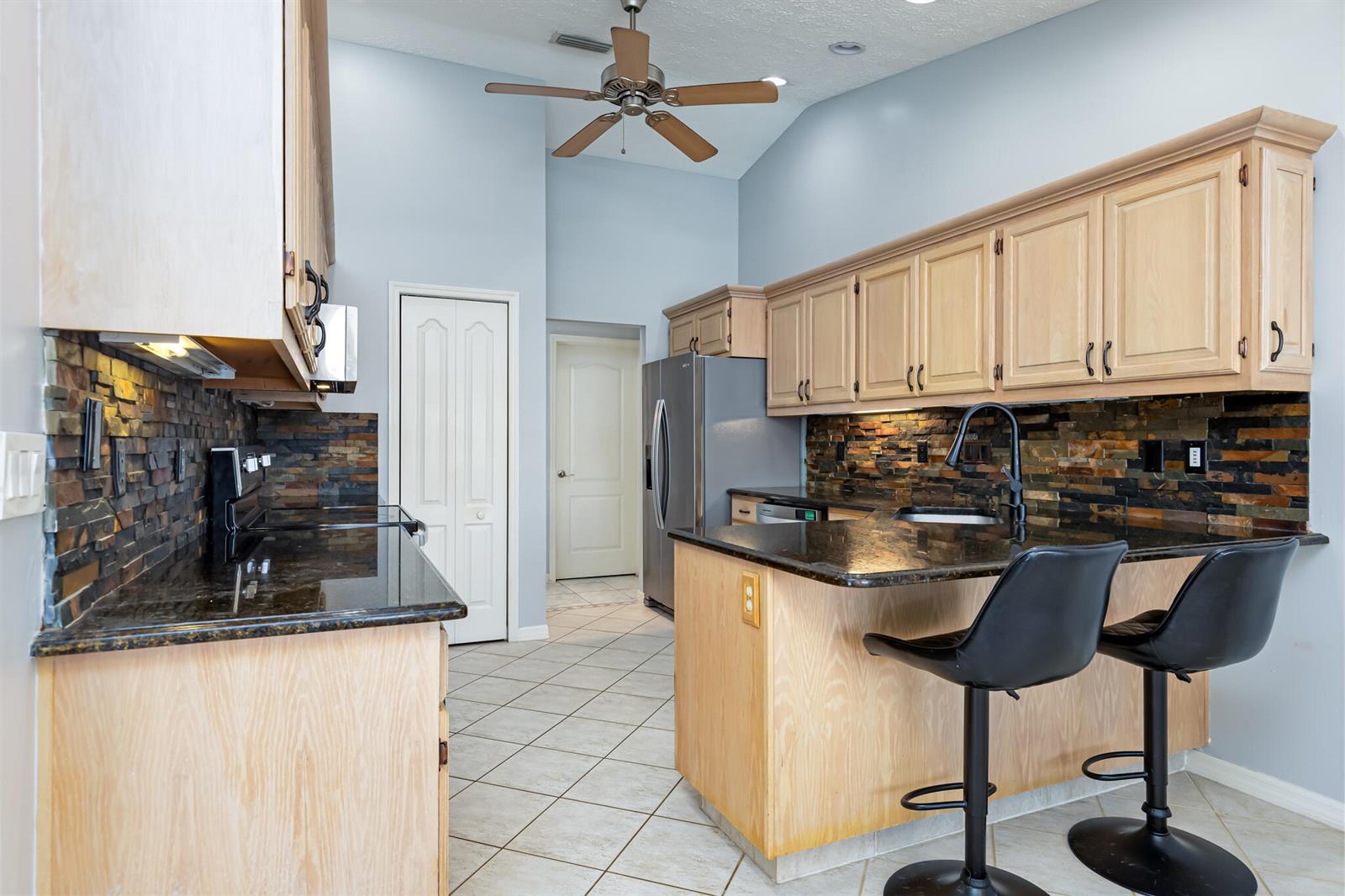 471 3 / 2 1834 sq. ft. $ 2026-06-16 0 foto