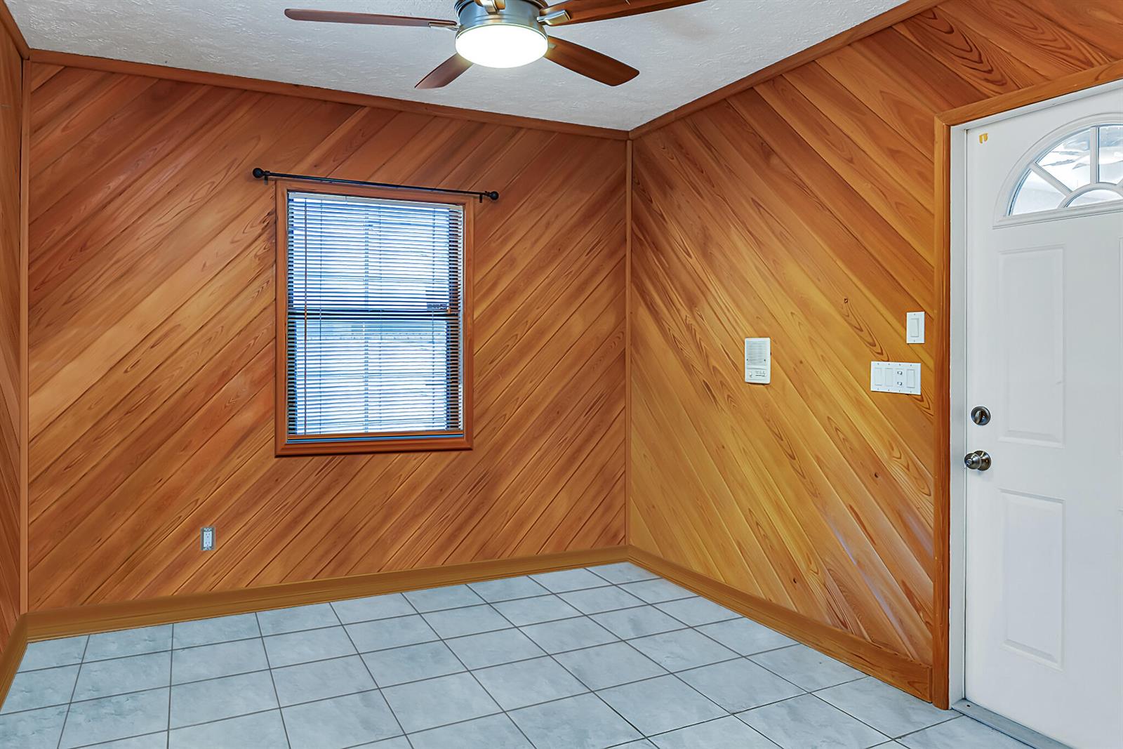 471 3 / 2 1834 sq. ft. $ 2026-06-16 0 foto