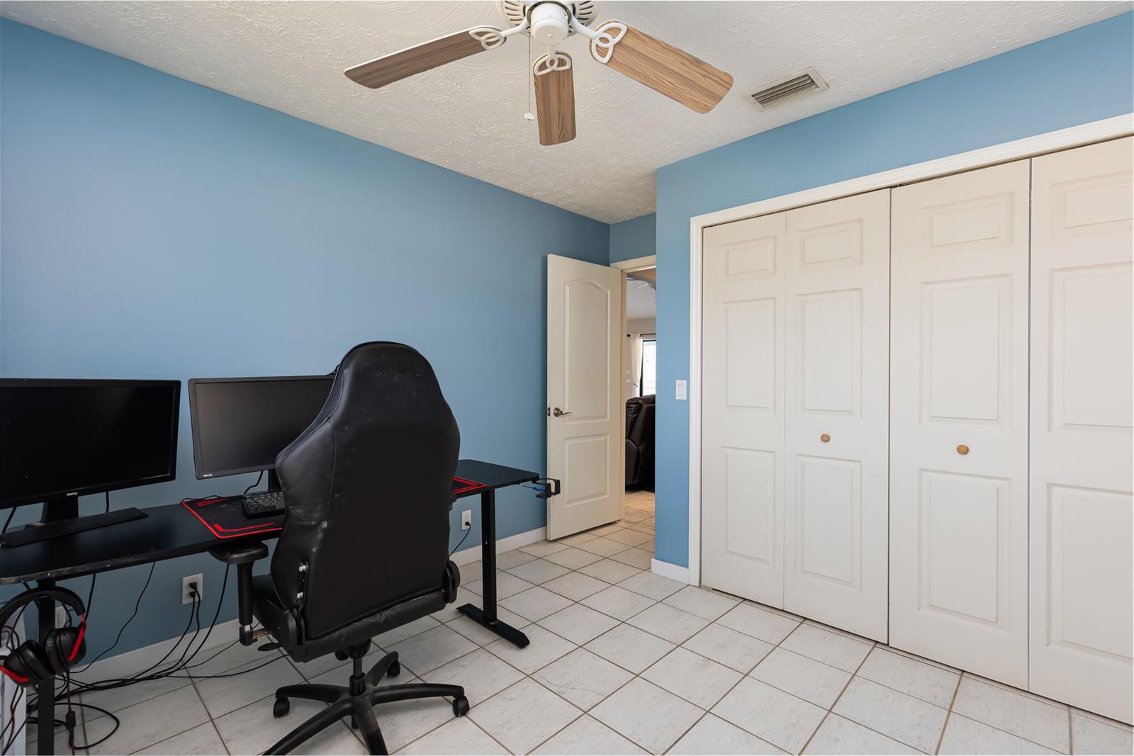 471 3 / 2 1834 sq. ft. $ 2026-06-16 0 foto