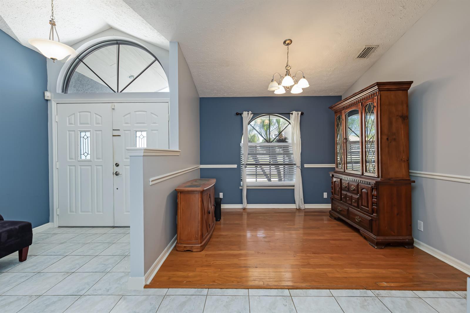 471 3 / 2 1834 sq. ft. $ 2026-06-16 0 foto
