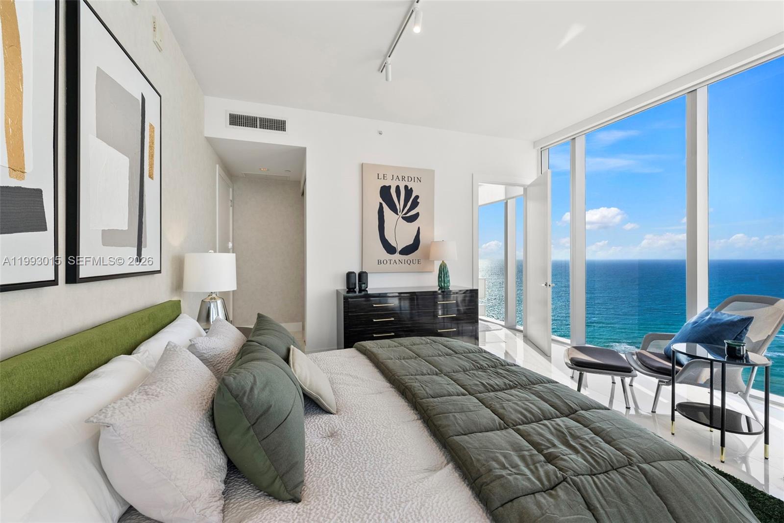 2504 4 / 6 3252 sq. ft. $ 2026-04-01 0 Photo