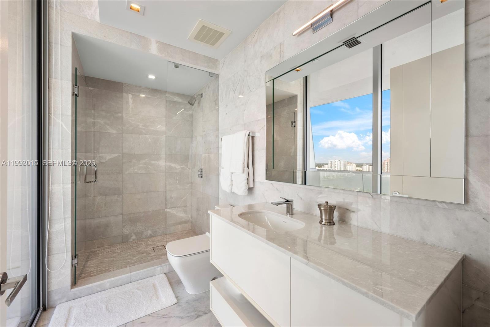 2504 4 / 6 3252 sq. ft. $ 2026-04-01 0 Photo