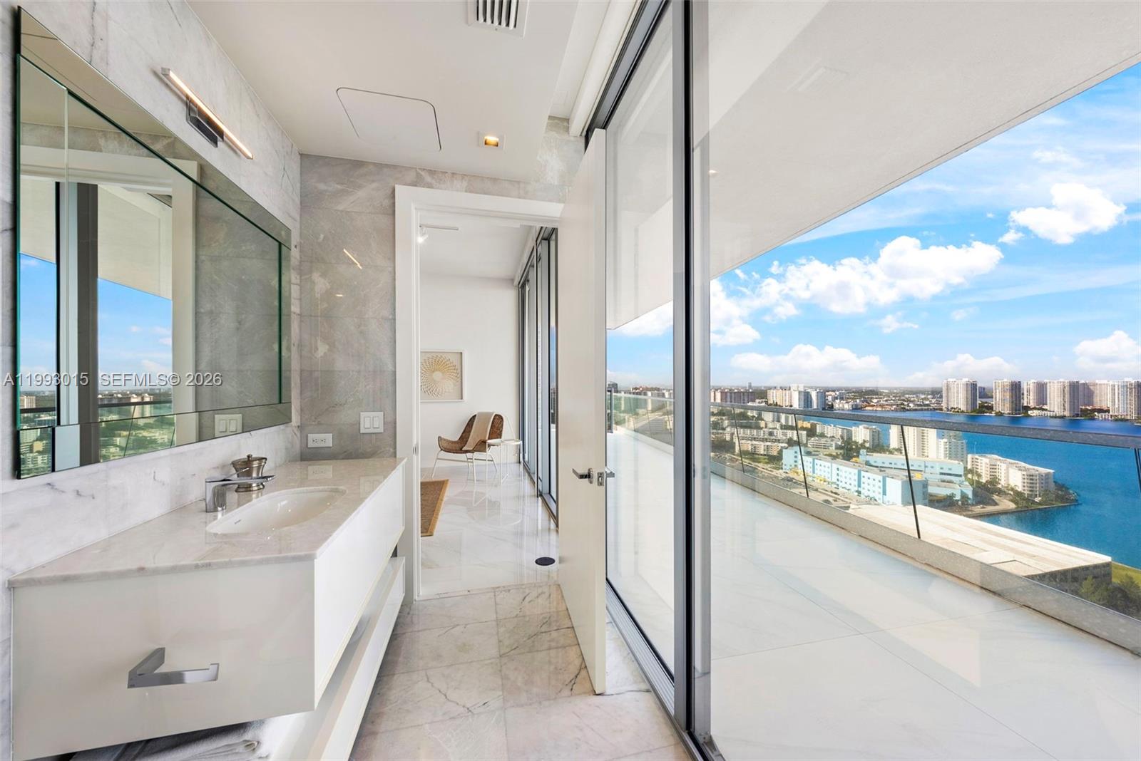 2504 4 / 6 3252 sq. ft. $ 2026-04-01 0 Photo