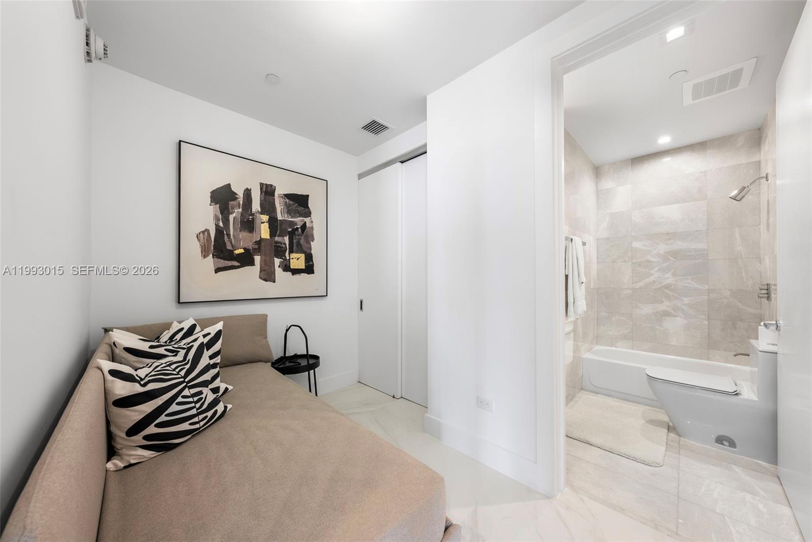 2504 4 / 6 3252 sq. ft. $ 2026-04-01 0 Photo