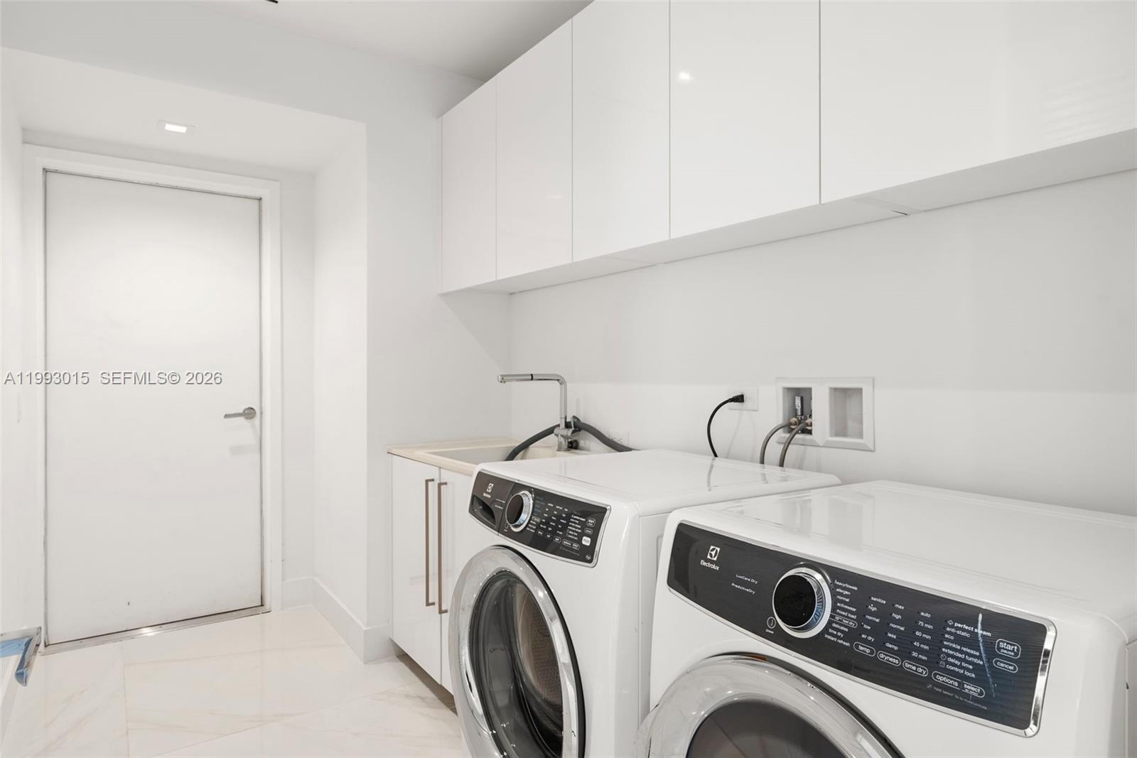 2504 4 / 6 3252 sq. ft. $ 2026-04-01 0 Photo