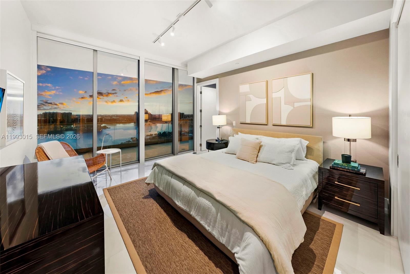 2504 4 / 6 3252 sq. ft. $ 2026-04-01 0 Photo