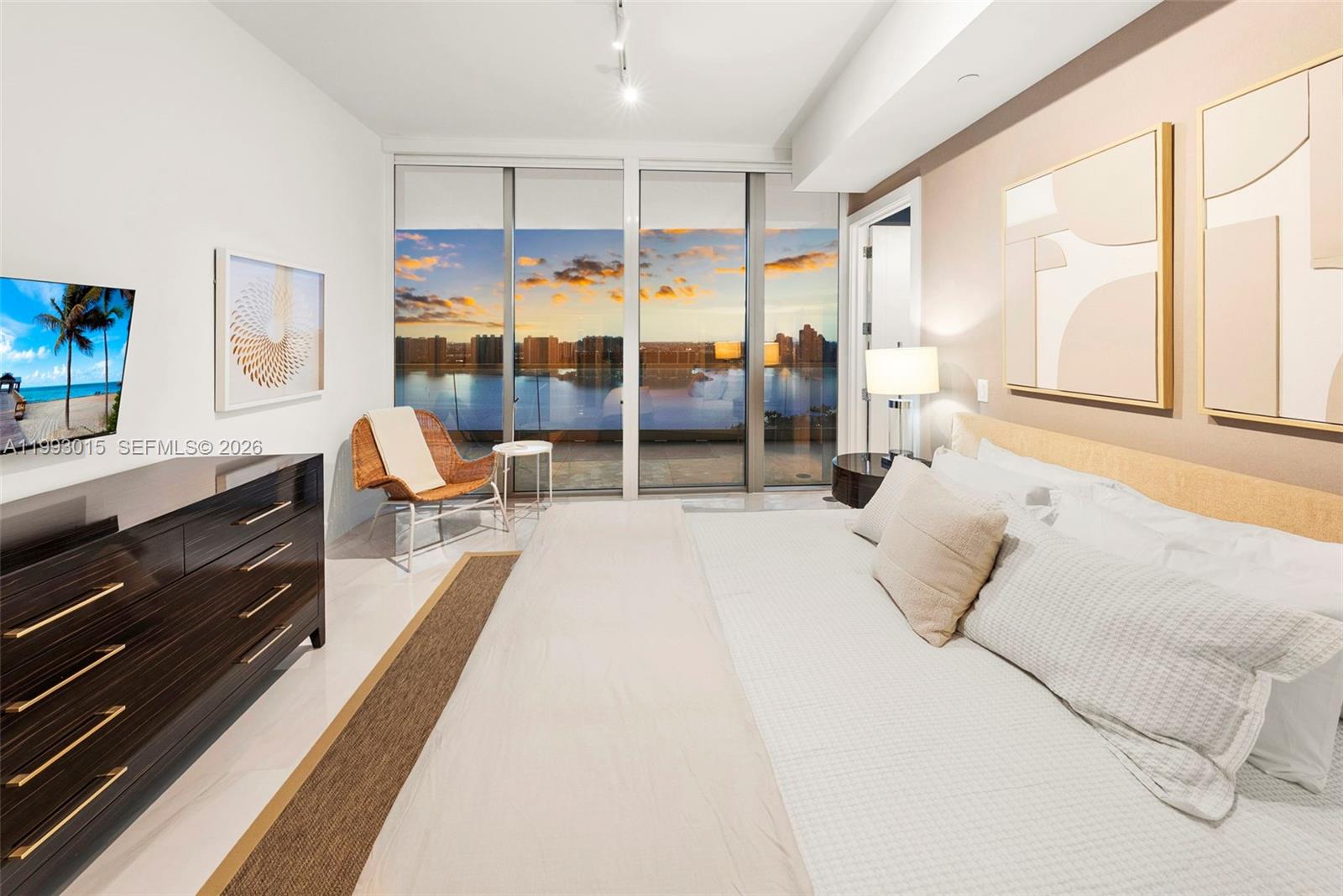 2504 4 / 6 3252 sq. ft. $ 2026-04-01 0 Photo