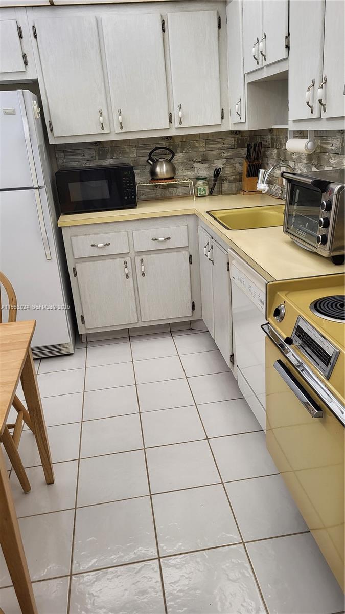 Photo of 3401 Country Club Dr  #402, Aventura, Florida, 33180 - 