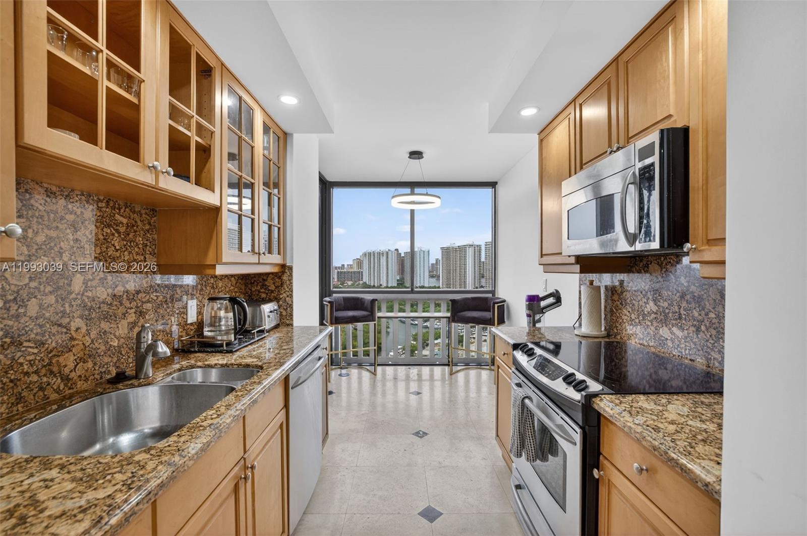 2105 2 / 2 1230 кв.футов $ 2026-04-01 0 Фото