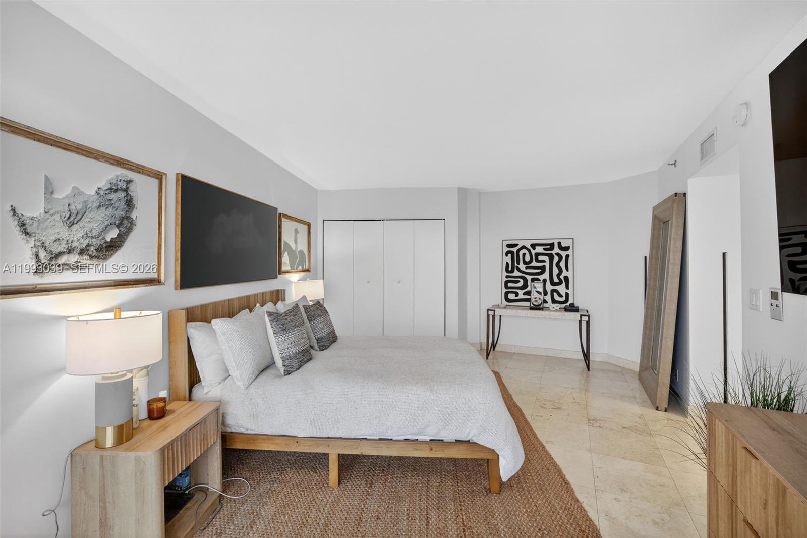 2105 2 / 2 1230 кв.футов $ 2026-04-01 0 Фото