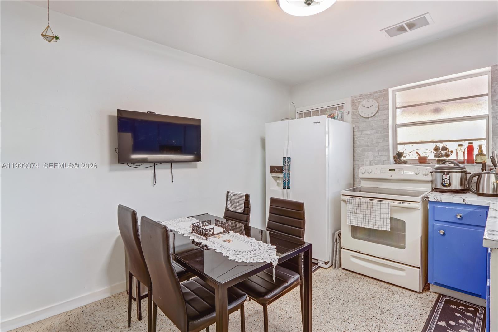   /  1970 sq. ft. $ 2026-04-01 0 Photo