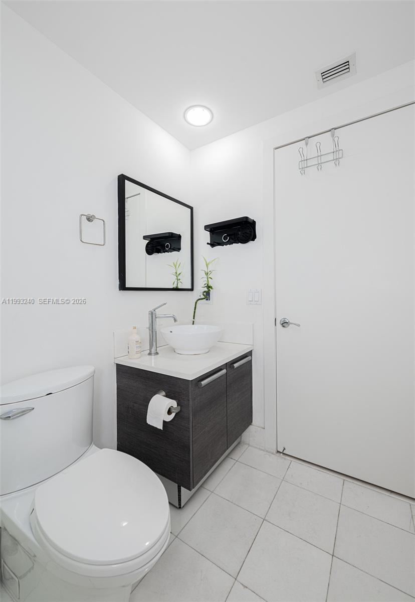 Photo of 2950 188th St  #139, Aventura, Florida, 33180 - 2nd Bathroom