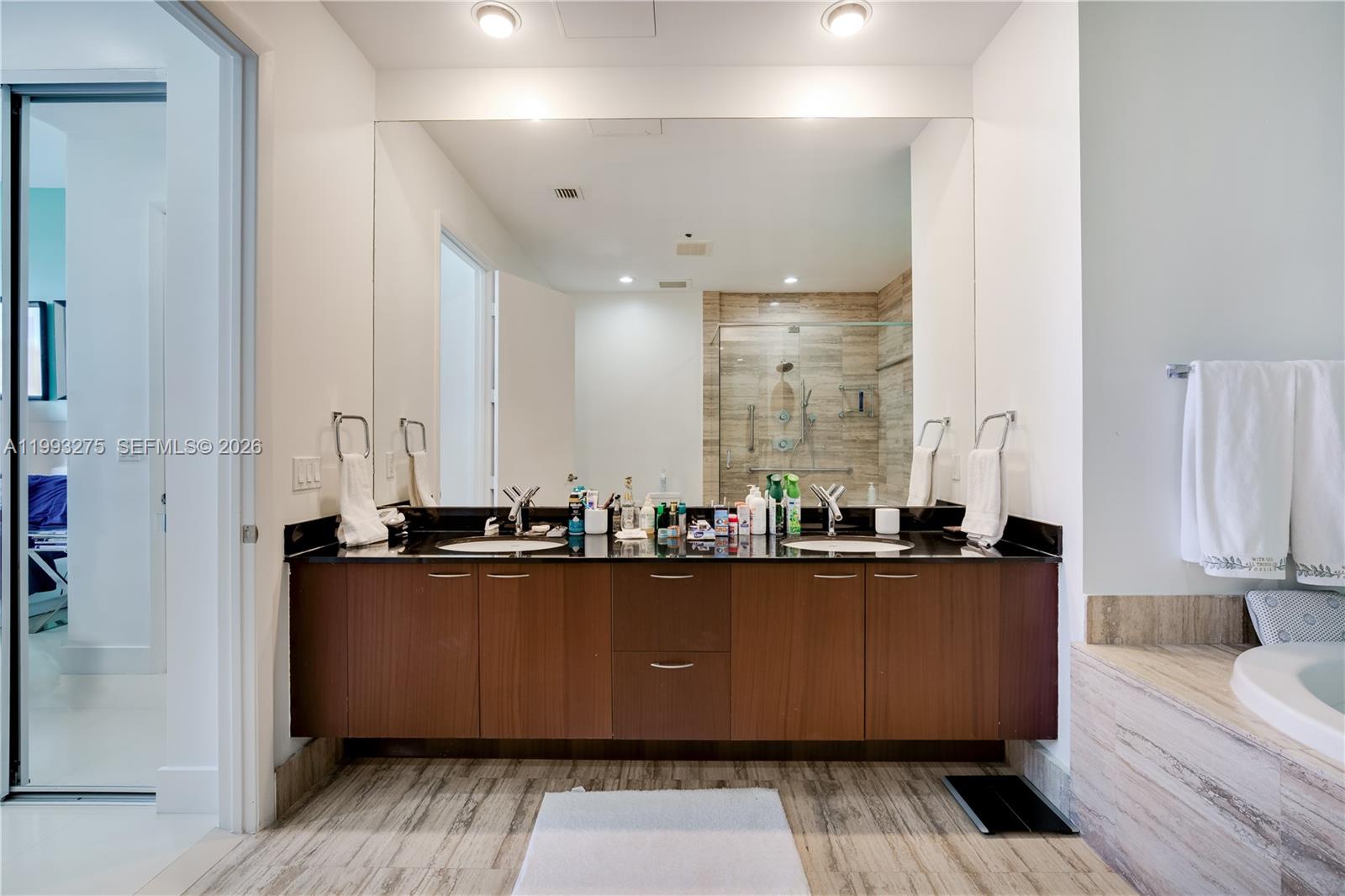 4102 3 / 4 1979 sq. ft. $ 2026-04-01 0 Photo