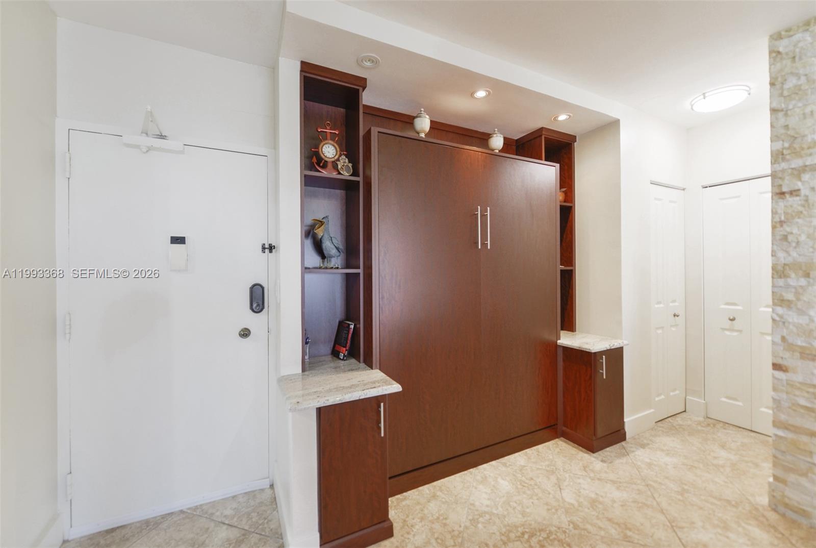 21M 1 / 2 870 sq. ft. $ 2026-04-01 0 Photo